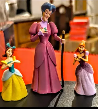 DIORAMA FIGURAS "CENICIENTA" CON DISCO GIRATORIO.