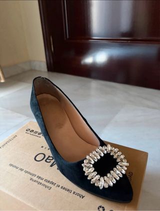 Zapato de tacón de ante piel negro