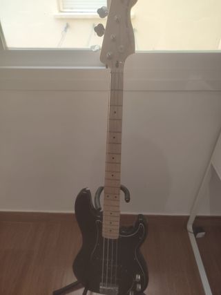 “Bajo Squier Precision Bass pack “ como nuevo”