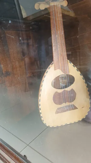 Laúd artesanal de Marruecos