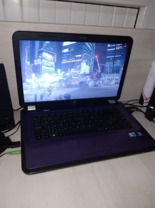 Portátil HP Negro y Morado