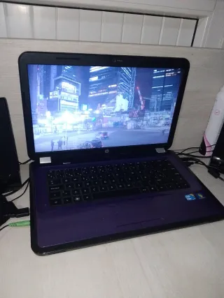 Portátil HP Negro y Morado