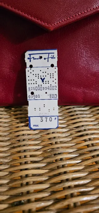 Bolso de piel clutch dorado y rojo