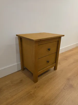 Cómoda de madera con 2 cajones