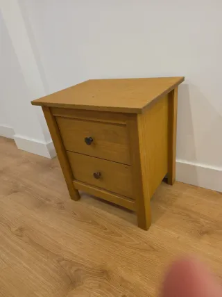 Cómoda de madera con 2 cajones