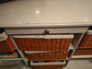 Aparador Ikea con cestas