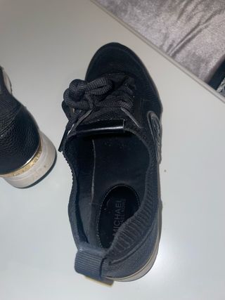 Zapatillas Michael Kors Negras y Doradas