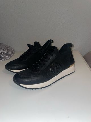 Zapatillas Michael Kors Negras y Doradas