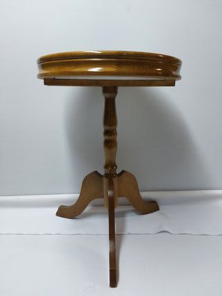 Mesita de centro de madera y base de marmol