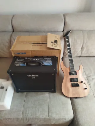 Guitarra Jackson JS22 y Amplificador Boss Katana 3
