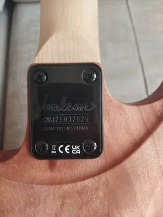 Guitarra Jackson JS22 y Amplificador Boss Katana 3