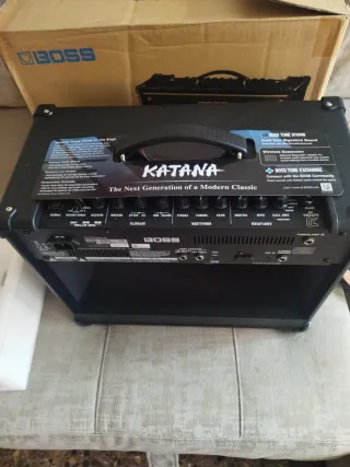 Guitarra Jackson JS22 y Amplificador Boss Katana 3