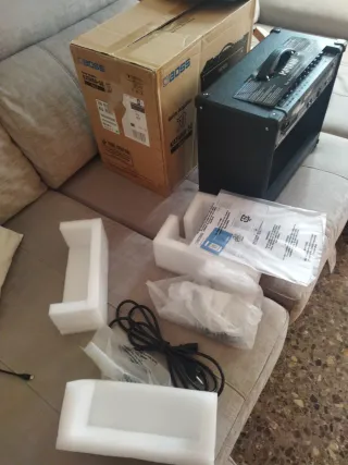 Guitarra Jackson JS22 y Amplificador Boss Katana 3