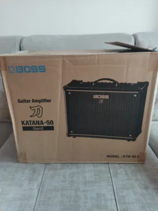 Guitarra Jackson JS22 y Amplificador Boss Katana 3