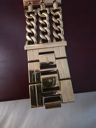 Reloj Guess Dorado Cadena