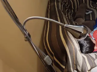 Lámpara de pie doble plateada y blanca