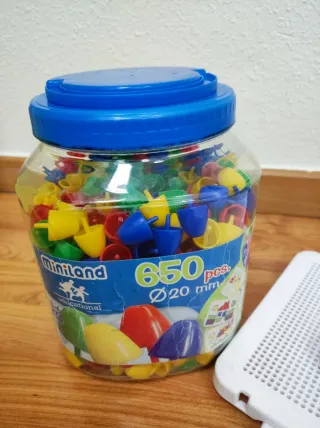 Juego de pinchos y pizarra Miniland