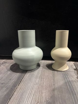 Coppia di vasi in acciaio