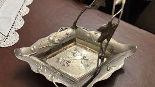 Centrotavola in argento decorato