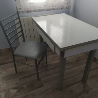 Mesa de cocina y 3 sillas