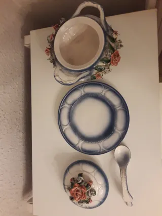 Olla sopera con plato y cuchara