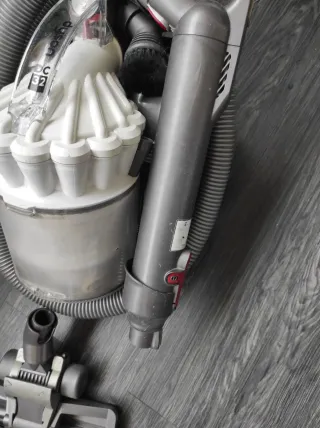 Aspiradora Dyson DC 32 con Manguera y Cepillo