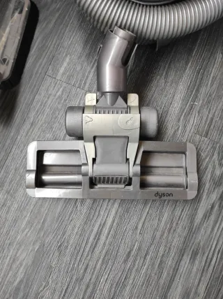 Aspiradora Dyson DC 32 con Manguera y Cepillo