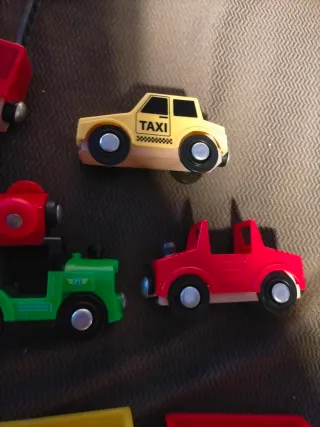 Coches de madera imantados