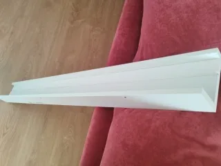 Balda blanca Ikea para cuadros