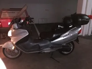 Suzuki Burgman 650 Executive Plata