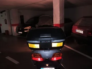 Suzuki Burgman 650 Executive Plata