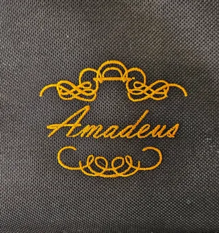 Trompeta Amadeus SIb. Lacado dorado.