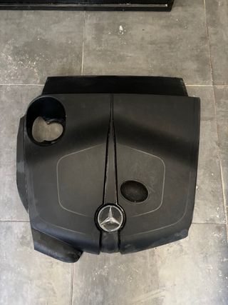 Tapa motor Mercedes Clase A 200d 2017