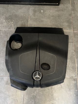 Tapa motor Mercedes Clase A 200d 2017