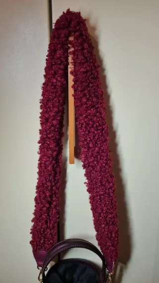 Borsa secchiello in pelle borgogna con tracolla