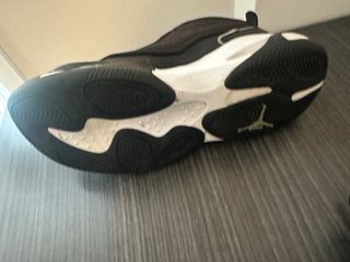 Jordan max aura originales Negro Blanco