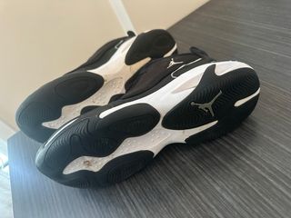 Jordan max aura originales Negro Blanco