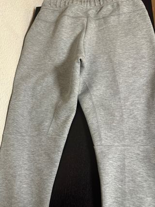 Pantalón Nike Tech Gris