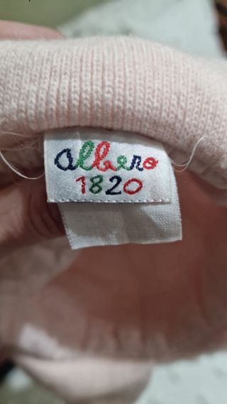 Gorro de niña con pompón y pelo sintético