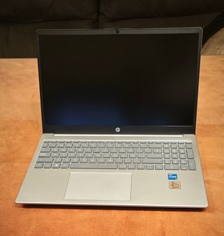 HP i5 15,6” Win11 8GB 500GB SSD Garantía Feb2028