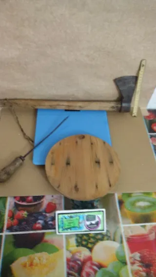 Lote Antigüedades: Hacha, tapa  y Más