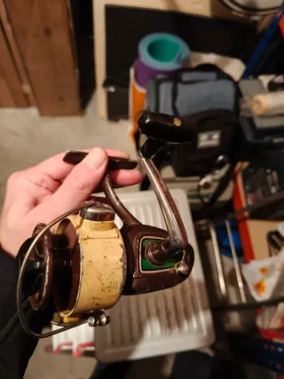 Carrete de pesca Herculy No. 99 y sagarra.