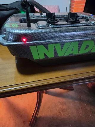 Barco cebador invader