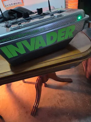 Barco cebador invader