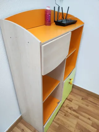 Mueble infantil estanterías y cajón