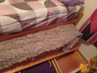 Cama nido doble, con cajones.