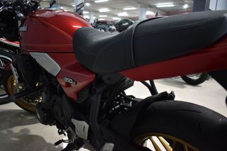 Kawasaki Z650RS Roja y Dorada