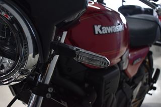 Kawasaki Z650RS Roja y Dorada