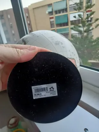 Globo terráqueo con indicador de hora mundial