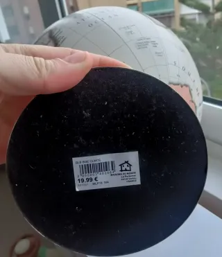 Globo terráqueo con indicador de hora mundial